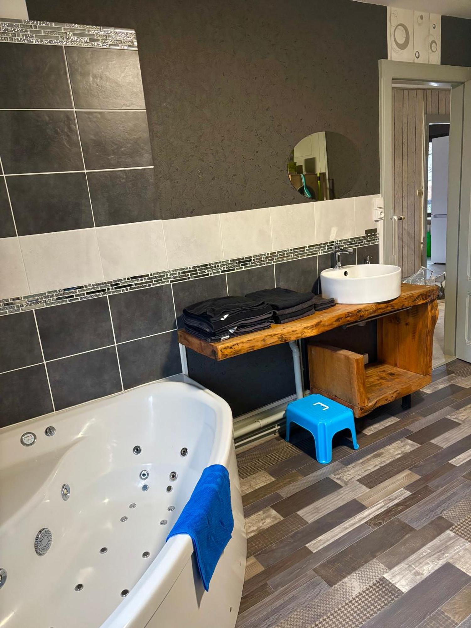 Gite 205 M2, 8Pers Piscine, Jacuzzi, Balneo Privatifs Vagney Exterior foto